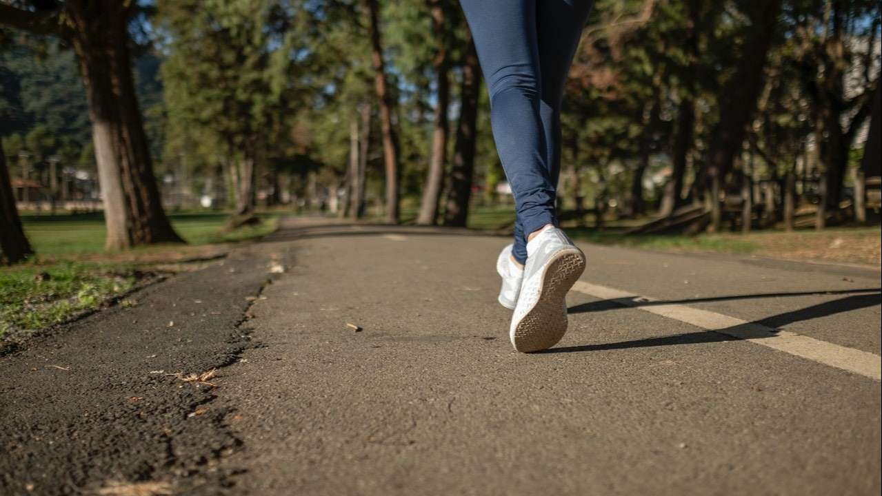 8 Best Shoes For Walking Long Distances – Review
